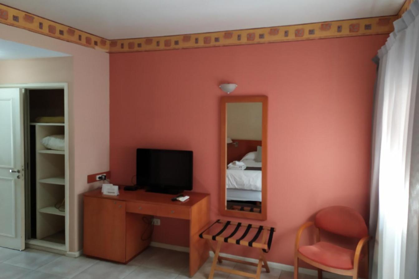 Mercedes Park Hotel Виля Мерседес Екстериор снимка